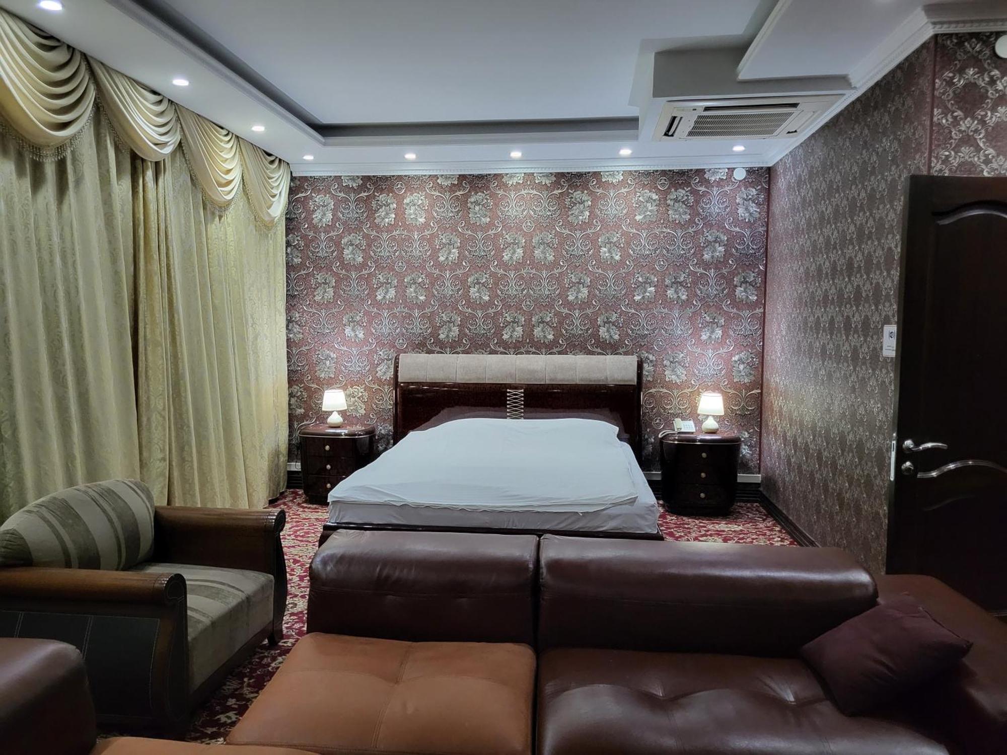 Seoul Hotel Shymkent Bagian luar foto