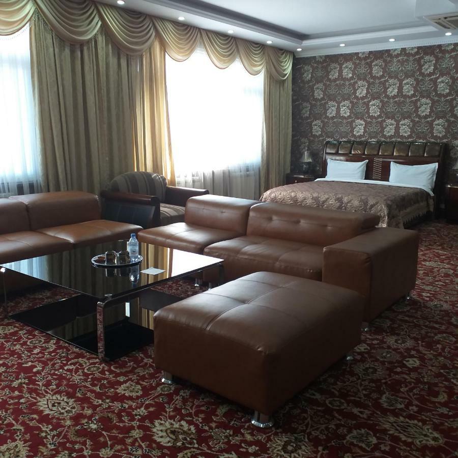 Seoul Hotel Shymkent Bagian luar foto