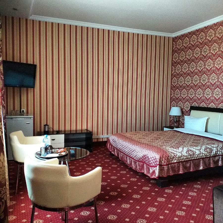 Seoul Hotel Shymkent Bagian luar foto