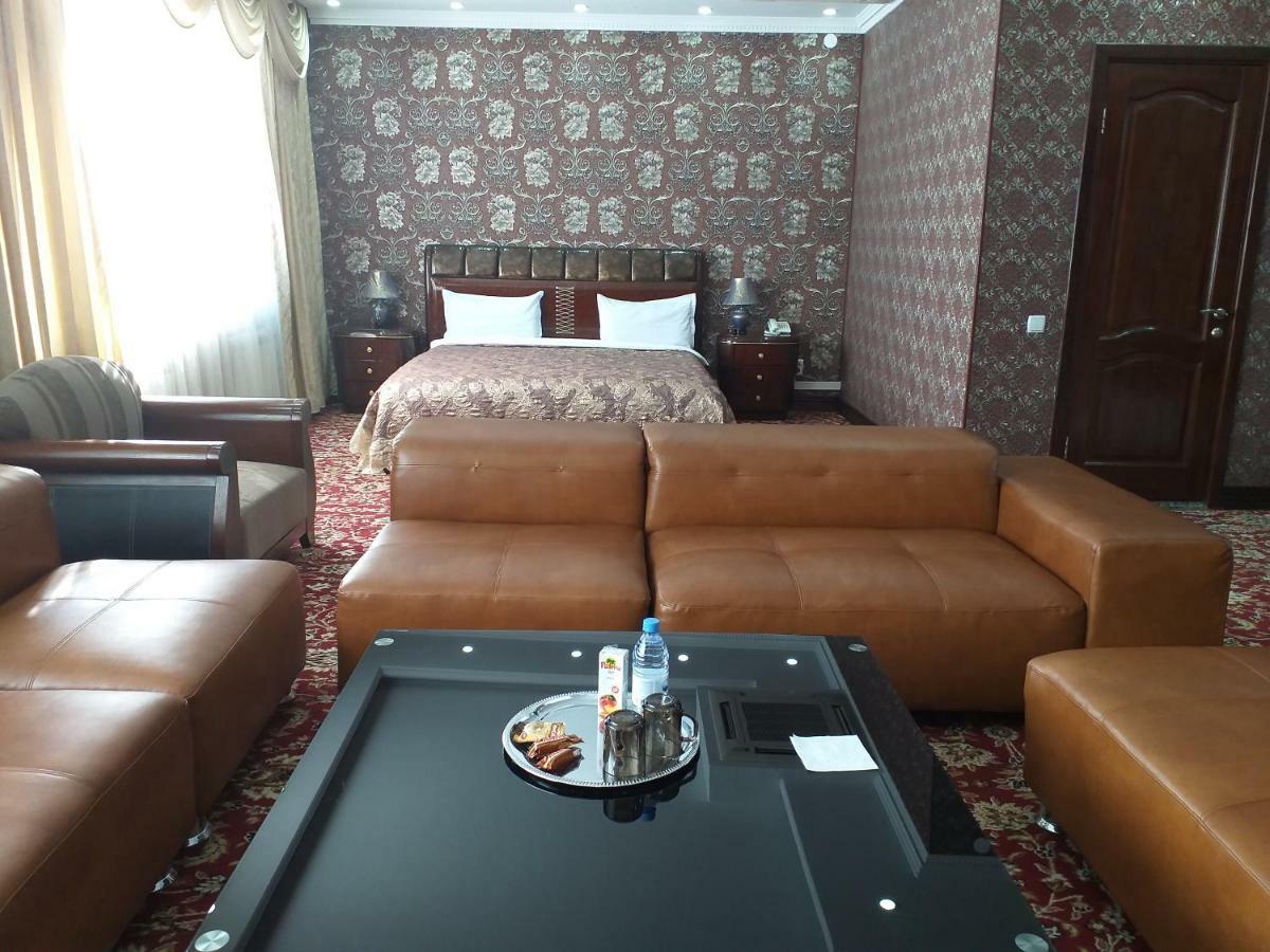 Seoul Hotel Shymkent Bagian luar foto