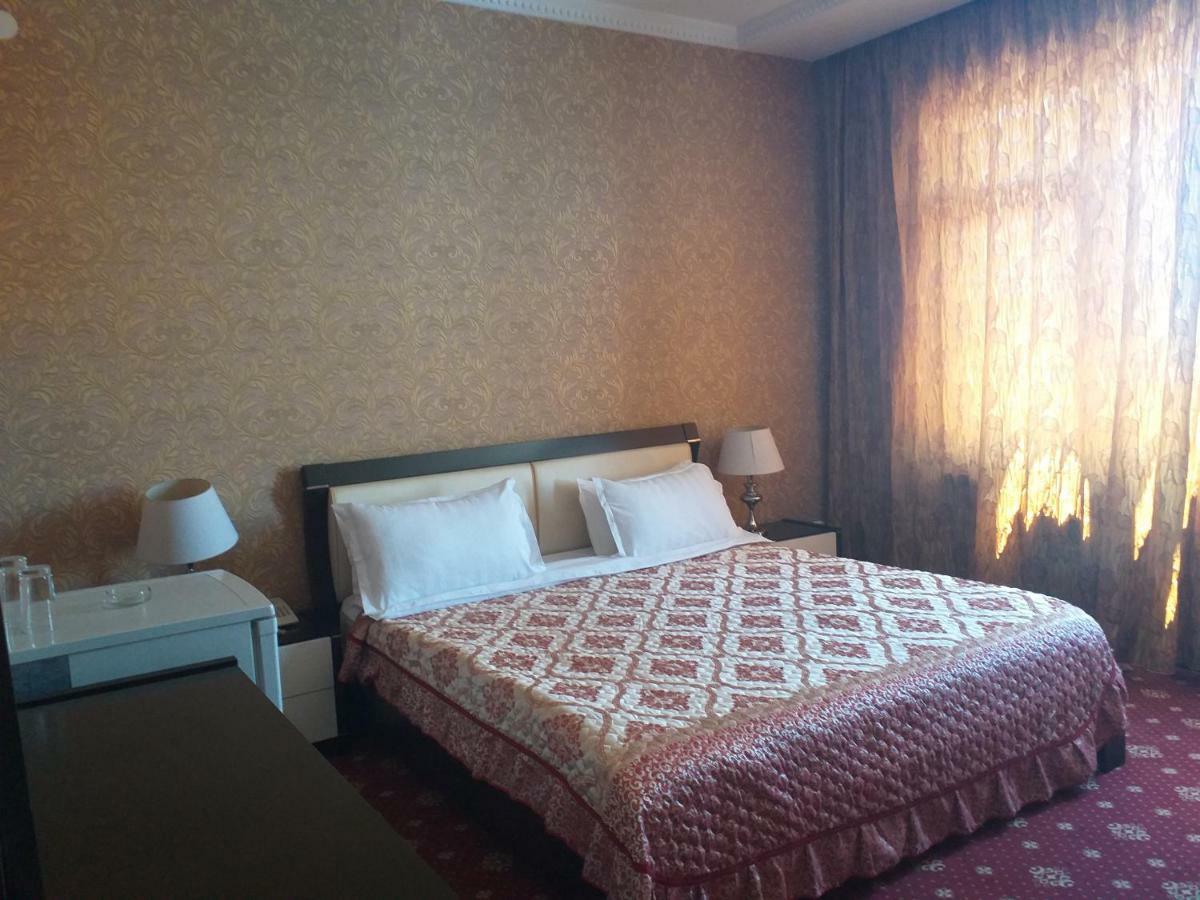 Seoul Hotel Shymkent Bagian luar foto