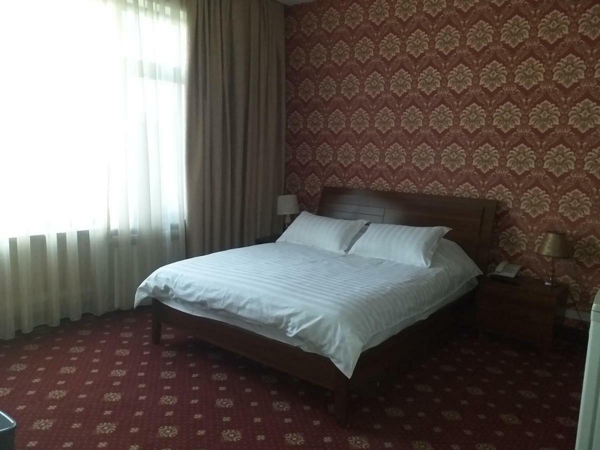 Seoul Hotel Shymkent Bagian luar foto