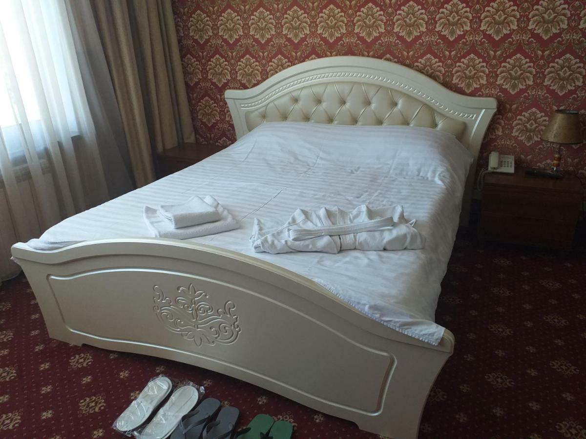 Seoul Hotel Shymkent Bagian luar foto