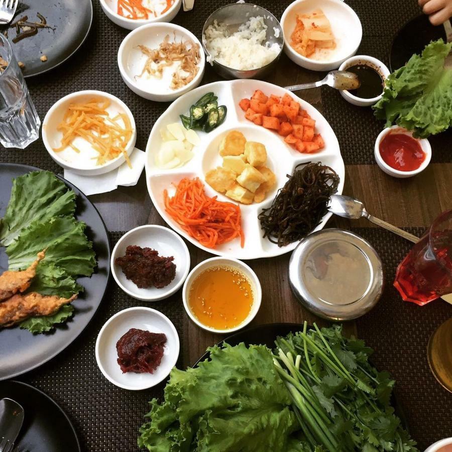 Seoul Hotel Shymkent Bagian luar foto