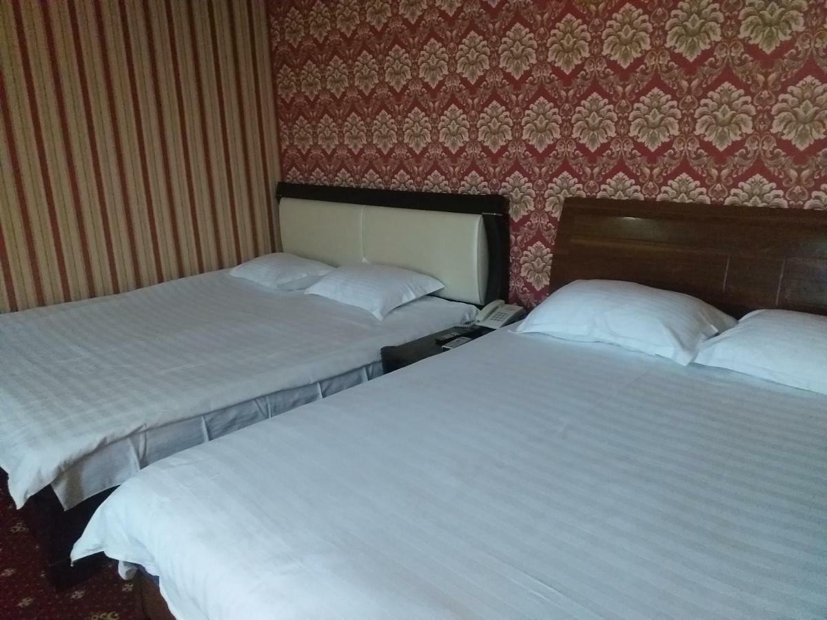 Seoul Hotel Shymkent Bagian luar foto