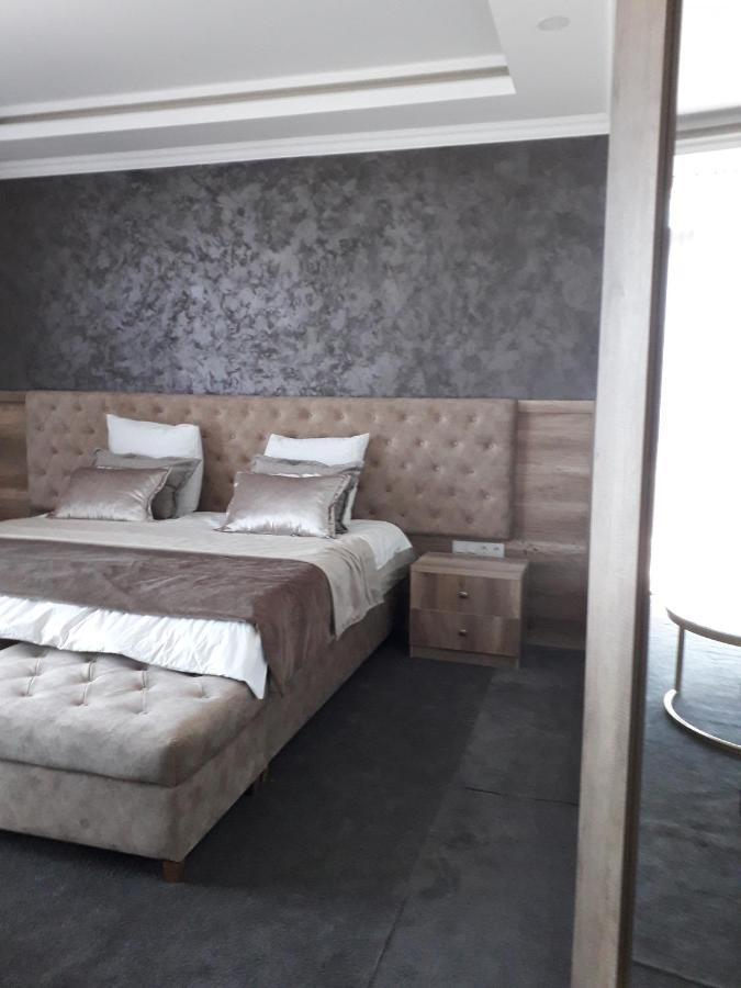 Seoul Hotel Shymkent Bagian luar foto